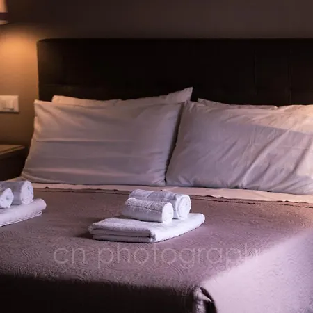 Bed & Breakfast La Dimora Del Falconiere - Luxury 4*