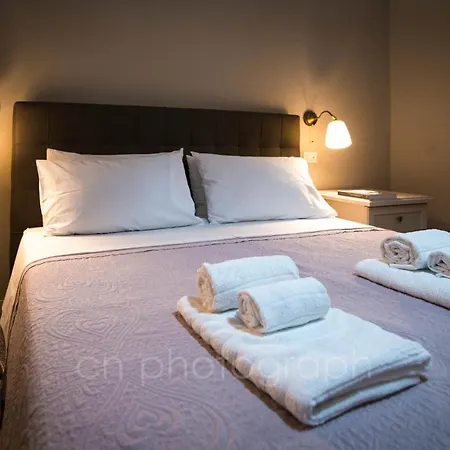 La Dimora Del Falconiere - Luxury לינה וארוחת בוקר סולמונה