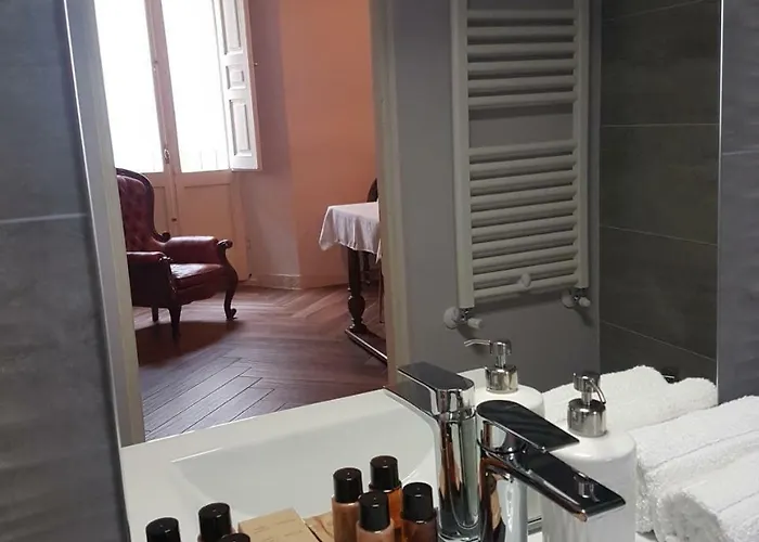 La Dimora Del Falconiere - Luxury Сульмона