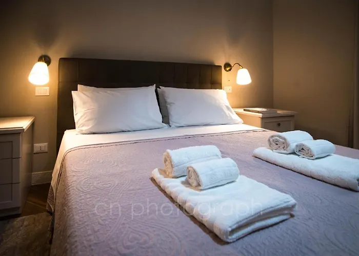 La Dimora Del Falconiere - Luxury לינה וארוחת בוקר סולמונה