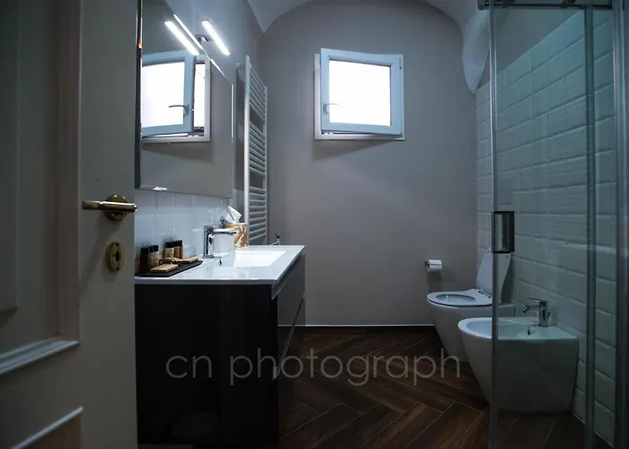 לינה וארוחת בוקר La Dimora Del Falconiere - Luxury סולמונה