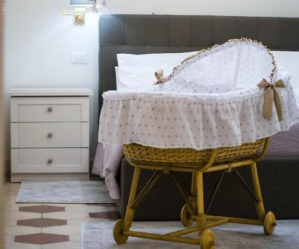 לינה וארוחת בוקר La Dimora Del Falconiere - Luxury סולמונה