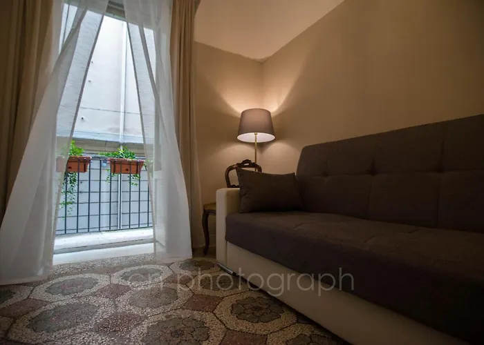 לינה וארוחת בוקר La Dimora Del Falconiere - Luxury סולמונה