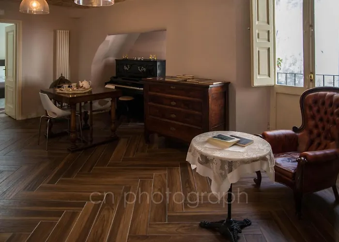 La Dimora Del Falconiere - Luxury לינה וארוחת בוקר סולמונה